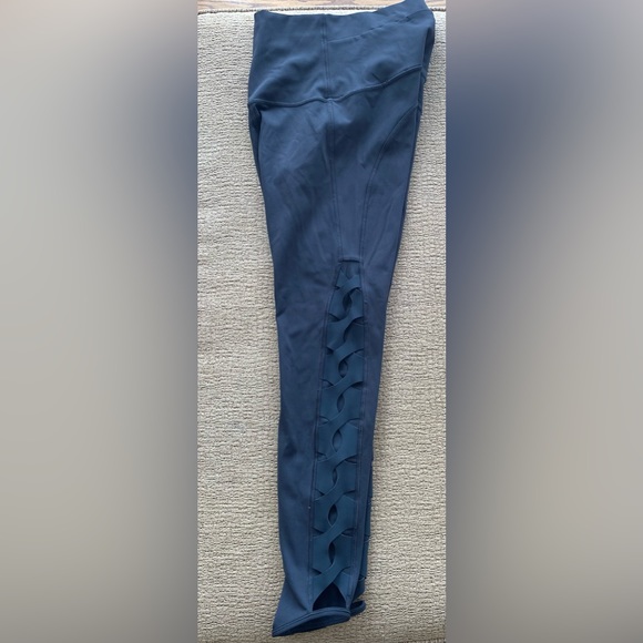 Lululemon wunder under like leggings with side leg detail in size 4 - Picture 6 of 12